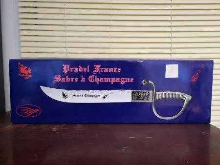sabre champagne